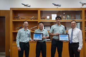 Two outstanding VACS’ operation staffs being honored by All Nippon Airways (ANA) with “ANA Amazing Award”